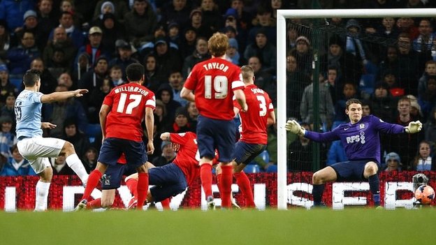 Агуэро возвращается голом, bbc.co.uk