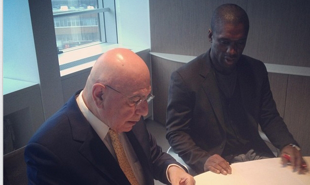 Галлиани и Зеедорф подписали документы, facebook.com/ACMilan