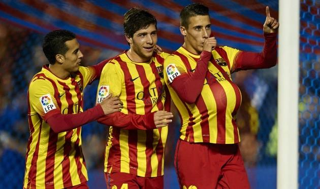 Кристиан Тельо вместе с партнерами празднует один из голов, Getty Images