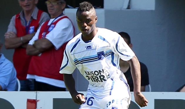 Поль-Жорж Нтеп и его меркантильность, Фото maxifoot.fr