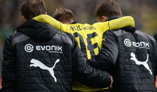 Блащиковски покидает поле, фото AFP