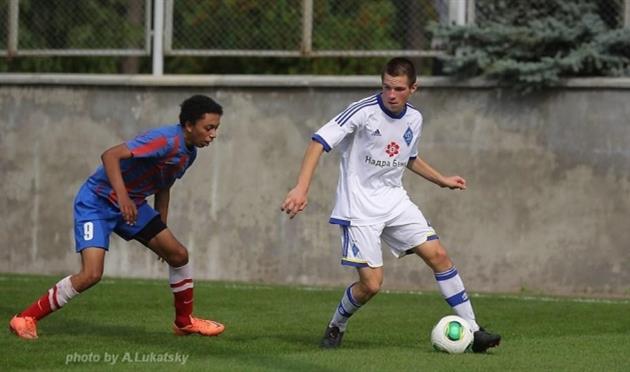 Денис Оджукву (слева), fcdynamo.kiev.ua