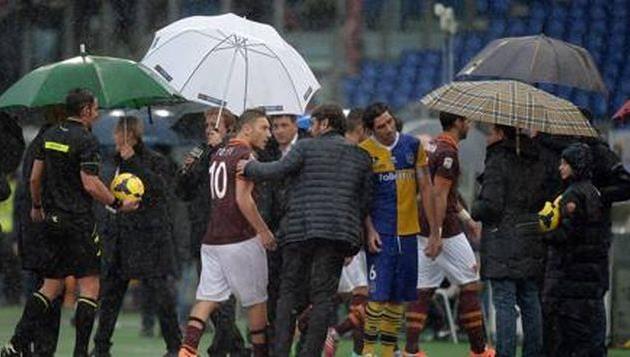 Франческо Тотти под дождем, фото gazzetta.it