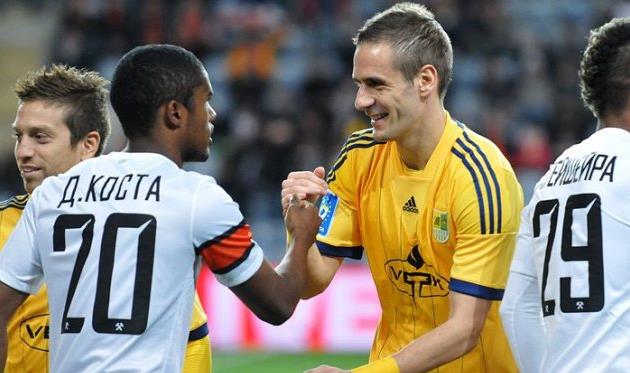 Дуглас Коста и Марко Девич, © Михаил Масловский, Football.ua