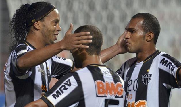 Роналдиньо позаботился о партнерах, Action Images