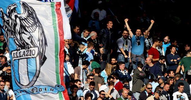 Тифози Лацио отмечают ничью в дерби, фото Getty Images