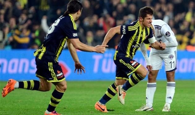 Эмре празднует первый гол Фенербахче, Getty Images