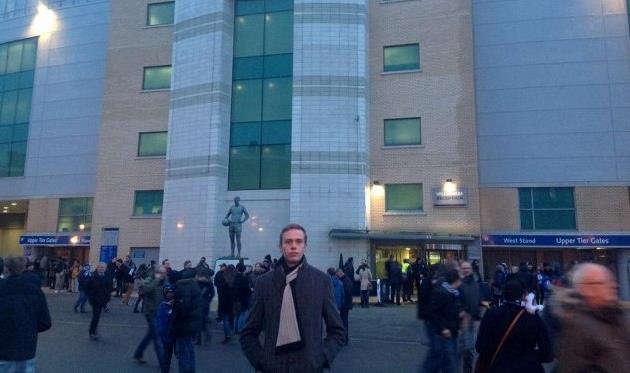 Иван Громиков около стадиона Стэмфорд Бридж