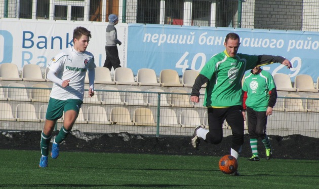 Коростенец Бондаренко против оболонца Слободяна, фото Артура Валерко, Football.ua