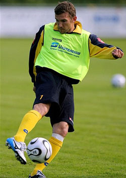 Шевченко теряет популярность? 