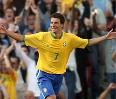 Элано доволен в Англии