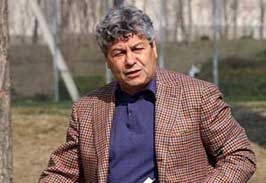 Луческу встречал команду в аэропорту