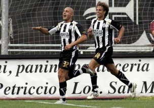 Автор первого гола Массимо Маккароне, Reuters