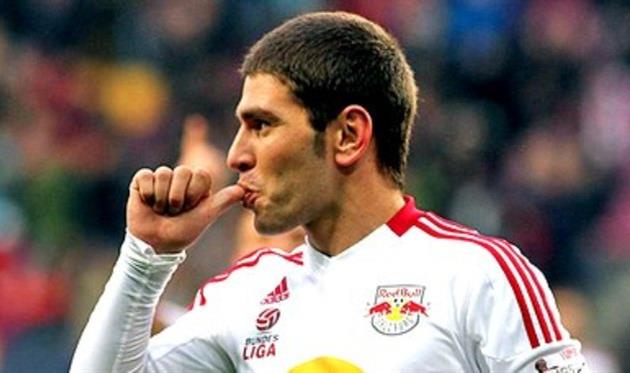 Автор дубля в ворота Аякса Хонатан Сориано, фото sport.orf.at