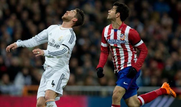 Рамос и Коста в погоне за мячом, Getty Images