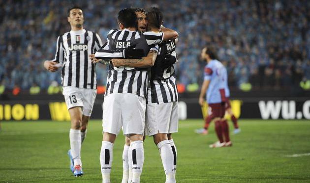 Юве празднует выход в 1/8 финала, фото corrieredellosport.it