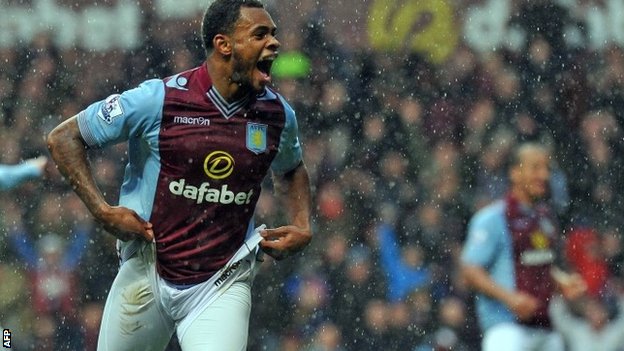 Леандро Бакуна забивает свой мяч, AFP