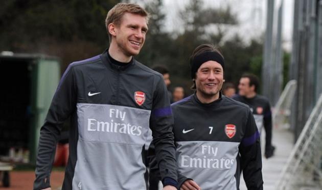 Мертезакер и Росицки, arsenal.com