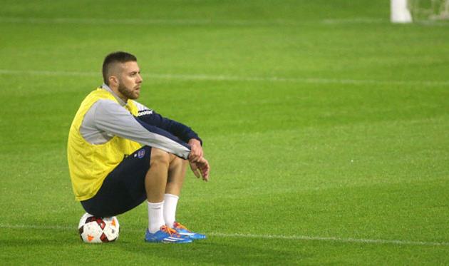 Жереми Менез сидит на чемоданах, Getty Images