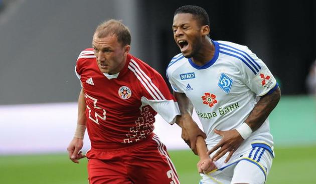 Симинин против Ленса, фото Ильи Хохлова, Football.ua