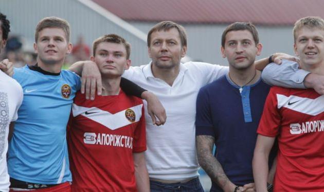 Евгений Коньков (второй слева), fcmetalurg.com