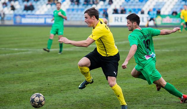 А.Савин (слева) оказался в Гелиосе, С.Шестаков (справа) – в УАКе, фото fcbukovyna.com