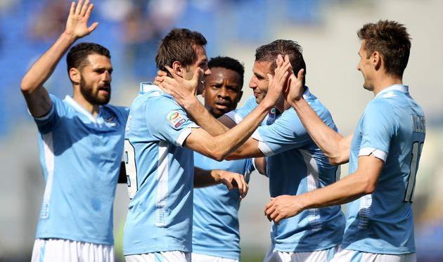 Сенад Лулич (в центре) принимает поздравления, фото corrieredellosport.it