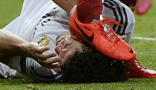 Пепе под каблуком Бускетса, huffpost.com