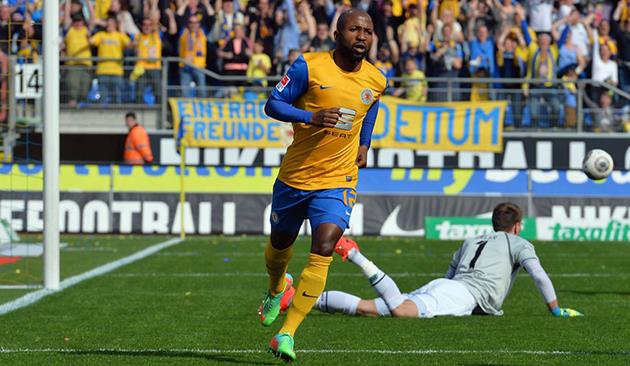 Кумбела провел девятый гол в текущем сезоне, фото getty images