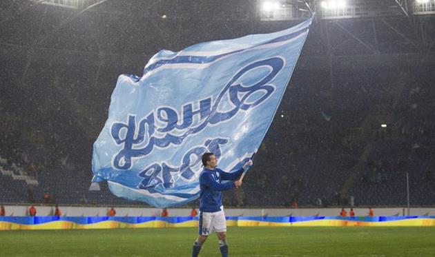 Знаменосец Федецкий, фото Станислава Ведмидя, Football.ua