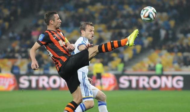 Дарио Срна против Олега Гусева, фото И.Хохлова, Football.ua