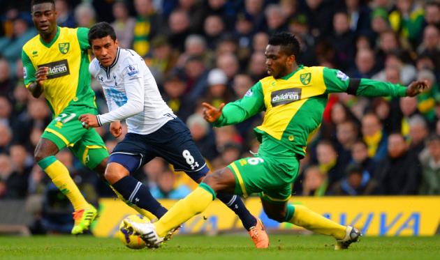 Паулиньо против игроков Норвича, Getty Images