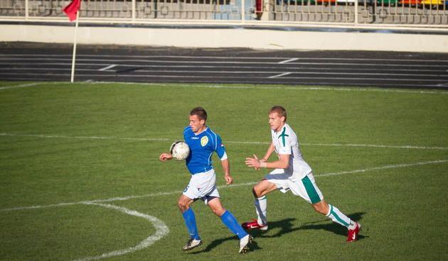 В атаке лучший бомбардир тернополян Семенец (слева), фото fc.ternopil.ua