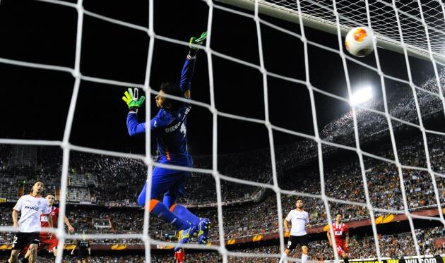 Диего Алвеш пропускает роковой гол, Getty Images