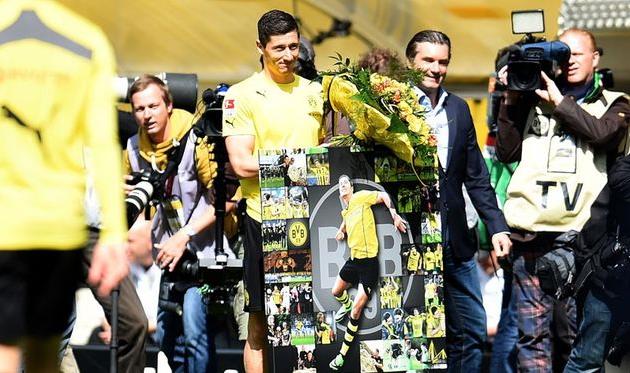 Роберта Левандовски провожали овациями, фото getty images