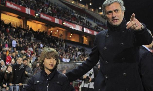 Жозе Моуринью-младший в компании отца, фото Eurosport