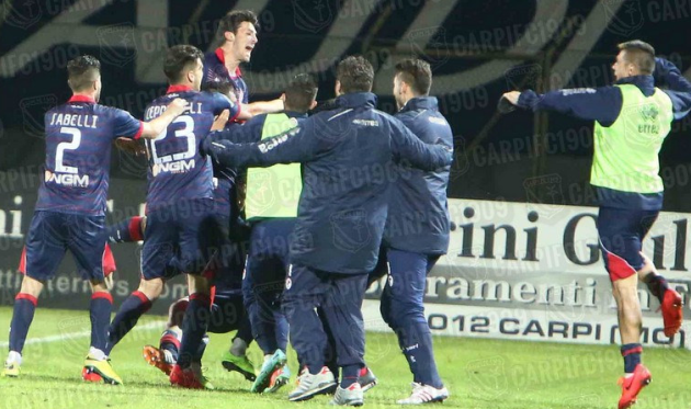 Бари празднует победу, фото carpifc1909.it