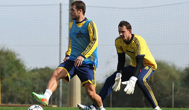 БОГДАН ШУСТ (СПРАВА), ФОТО МИХАИЛА МАСЛОВСКОГО, FOOTBALL.UA