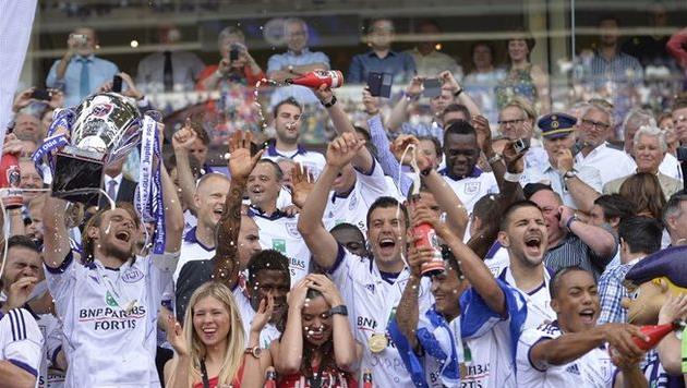 Счастливые игроки Андерлехта, фото uefa.com