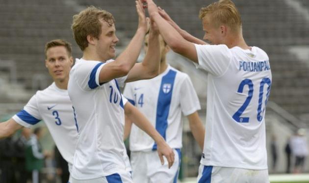 Теему Пукки (слева) удалось оформить дубль в игре с чехами, Getty Images