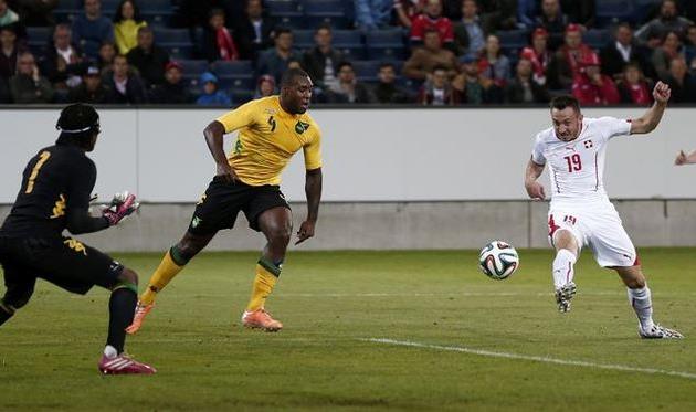 Йосип Дрмич забивает Ямайке, фото football.ch