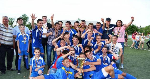 Владимир Лютый и его команда, фото www.fc-saxan.com 