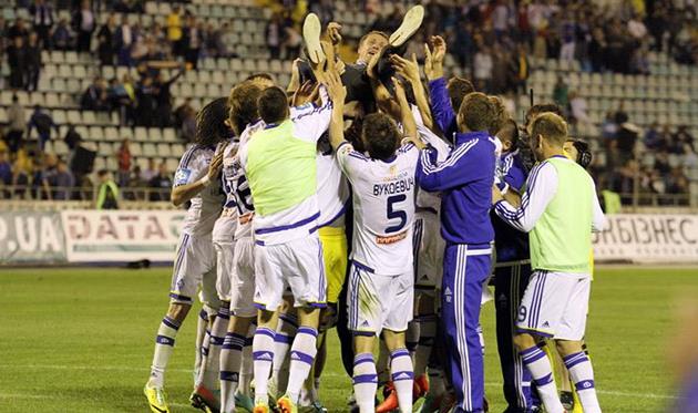 Сергей Ребров после завоевания первого тренерского трофея, фото Football.ua