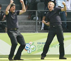 Бывший и нынешний были замечены на дискотеке :) 