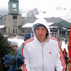 Лео на горнолыжном курорте :)