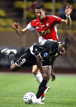 Остановить Кима пытается Лукас Бернарди, фото Reuters