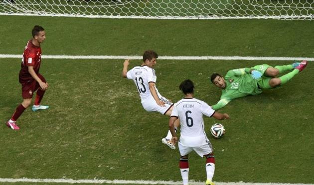 Мюллер оформляет хет-трик