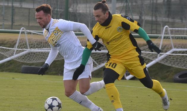  Ямполь (справа) против металлурговца Морозюка, фото metallurg.donetsk.ua