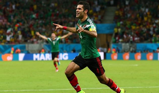 Рафаэль Маркес открыл счет в матче