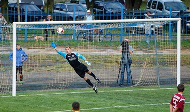 Голкиперу скалы пришлось несладко, фото www.fcdnipro.ua